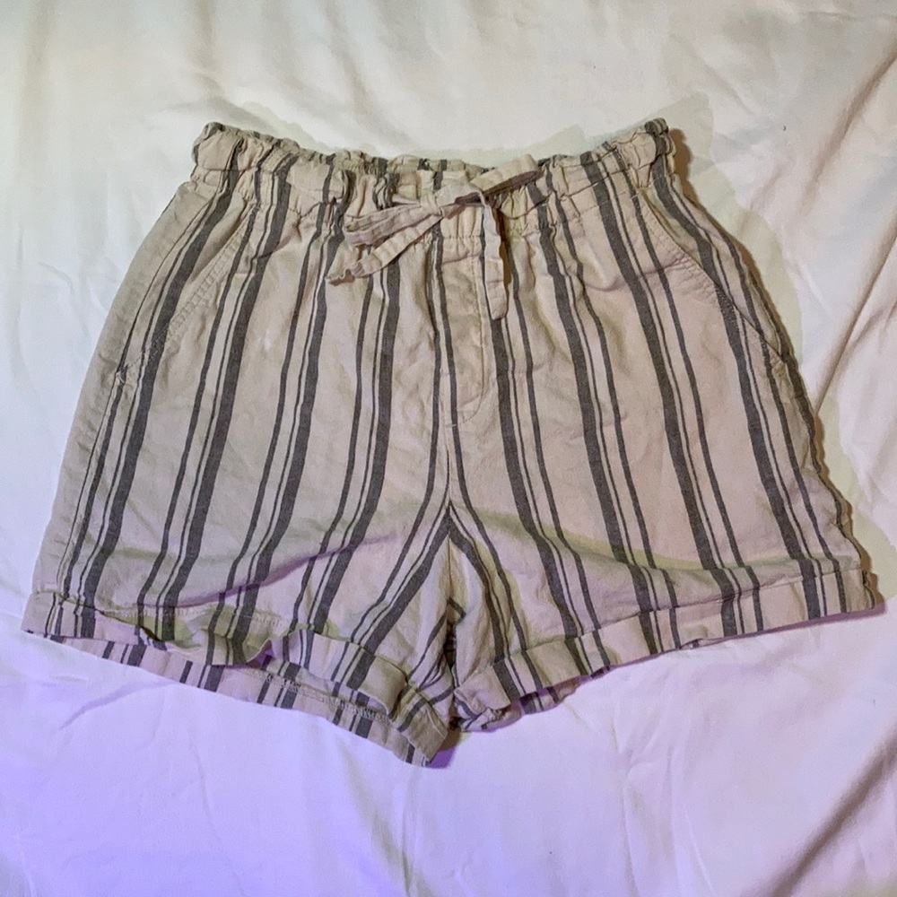 Beige and grey striped high waisted shorts XS (size 24-25)